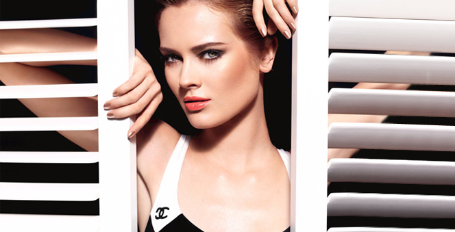 Summertime de Chanel: Η νέα σειρά μακιγιάζ είναι «καυτή»
