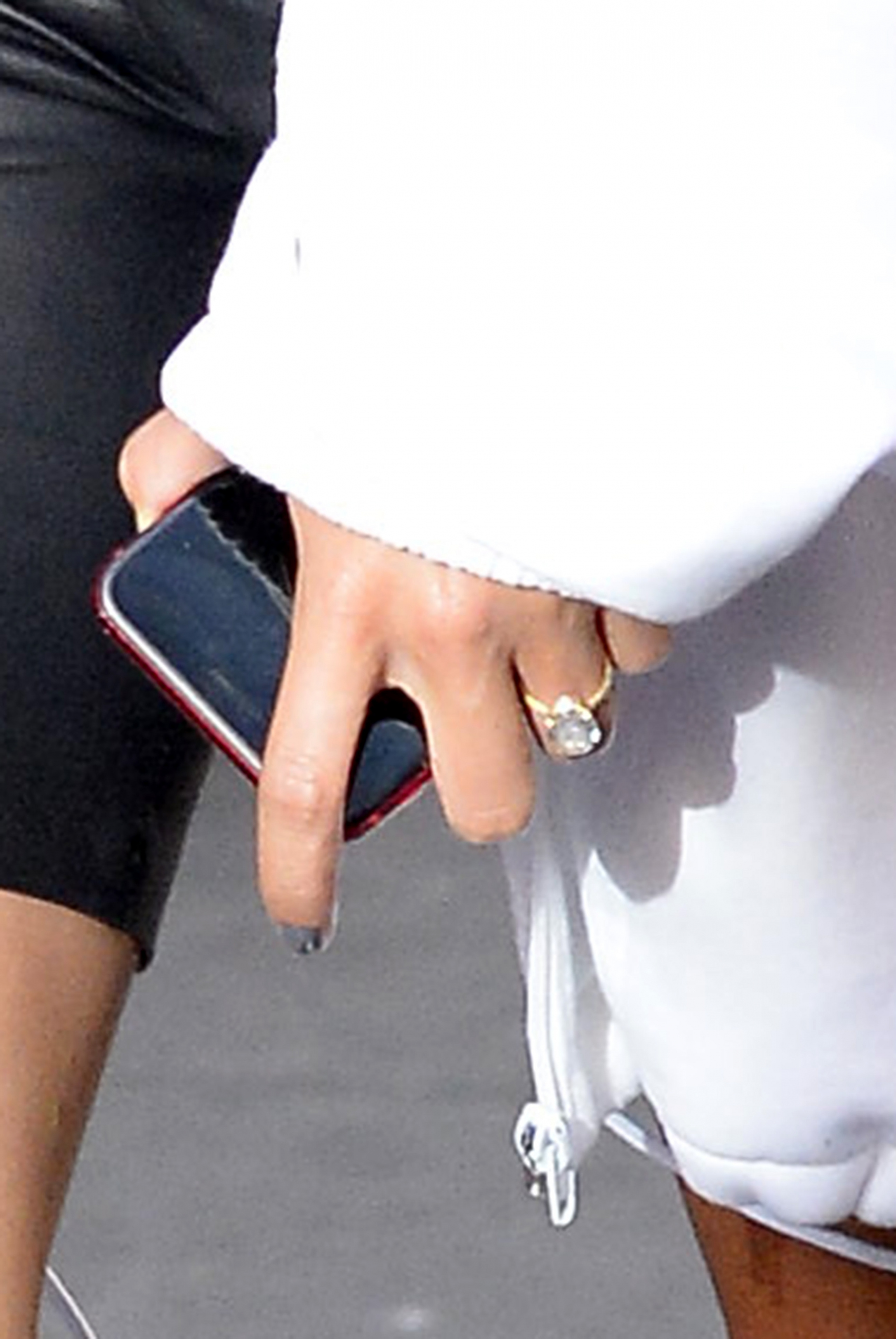 Πόσο κόστισε το δαχτυλίδι αρραβώνων της Hailey Baldwin;