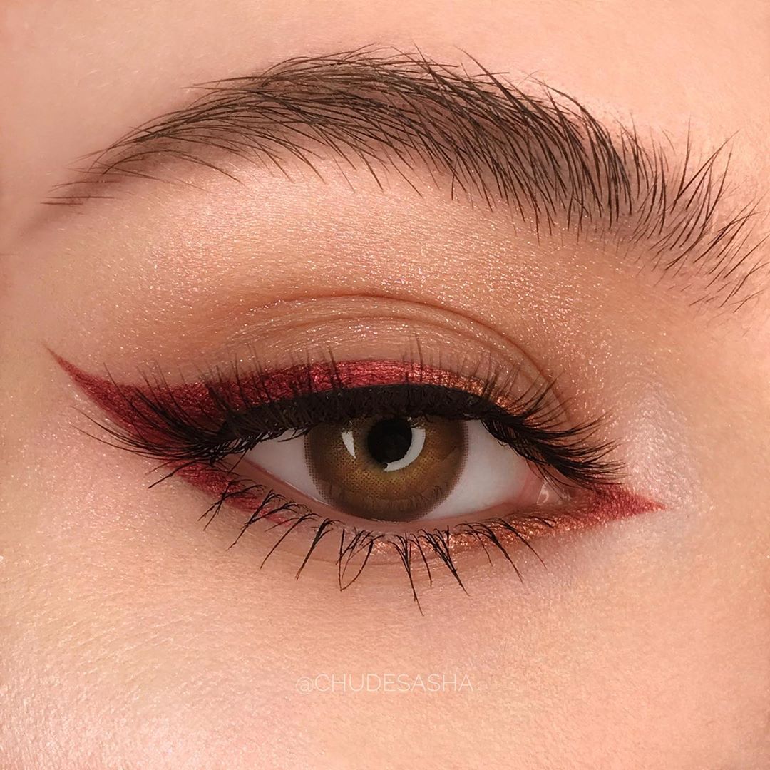 Κόκκινο eyeliner: H τάση που κάνει θραύση στο Instagram