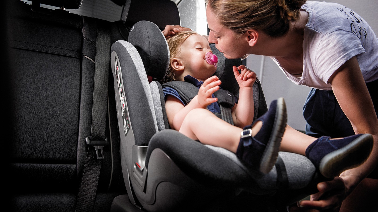 Πώς θα επιλέξω το σωστό κάθισμα αυτοκινήτου για το παιδί μου; Η ασφάλεια των παιδιών στο αυτοκίνητο είναι προτεραιότητα. Γι' αυτό, πριν ετοιμάσουμε βαλίτσες για τις γιορτινές εξορμήσεις μας, επιλέγουμε το κατάλληλο παιδικό κάθισμα αυτοκινήτου. Οι προτάσεις της Inglesina πληρούν τις πιο αυστηρές προδιαγραφές.