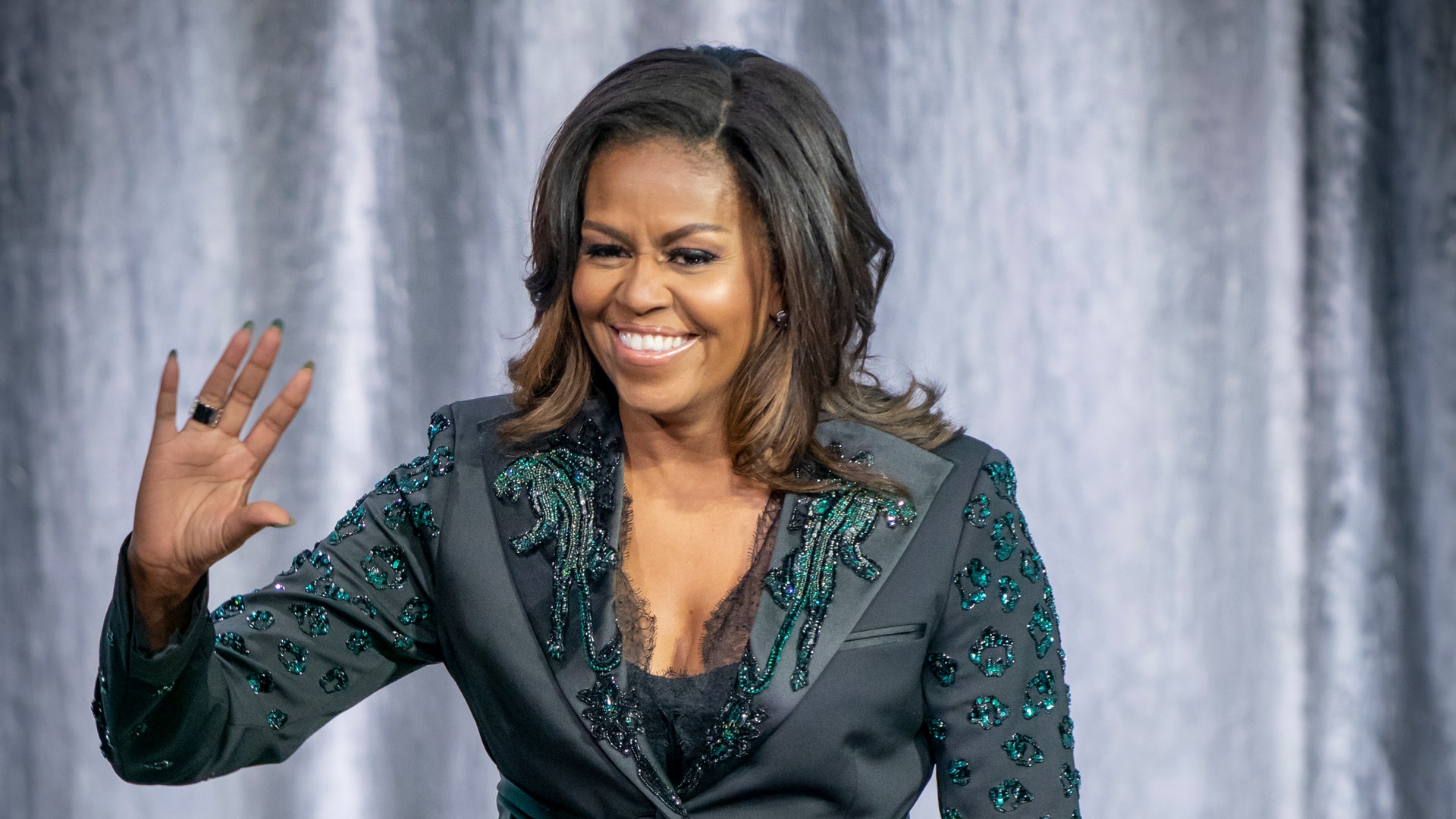 Michelle Obama: Αυτός είναι ο No1 λόγος που δεν θα την δούμε ποτέ με μαγιό Την αποκάλυψη αυτή της Michelle Obama έκανε ο σύζυγός της και πρώην Πρόεδρος των ΗΠΑ, Barack Obama σε πρόσφατη συνέντευξή του.