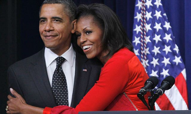 Ρεκόρ πωλήσεων σημειώνει το βιβλίο του Barack Obama (ξεπέρασε και το best seller της συζύγου του Michelle!)