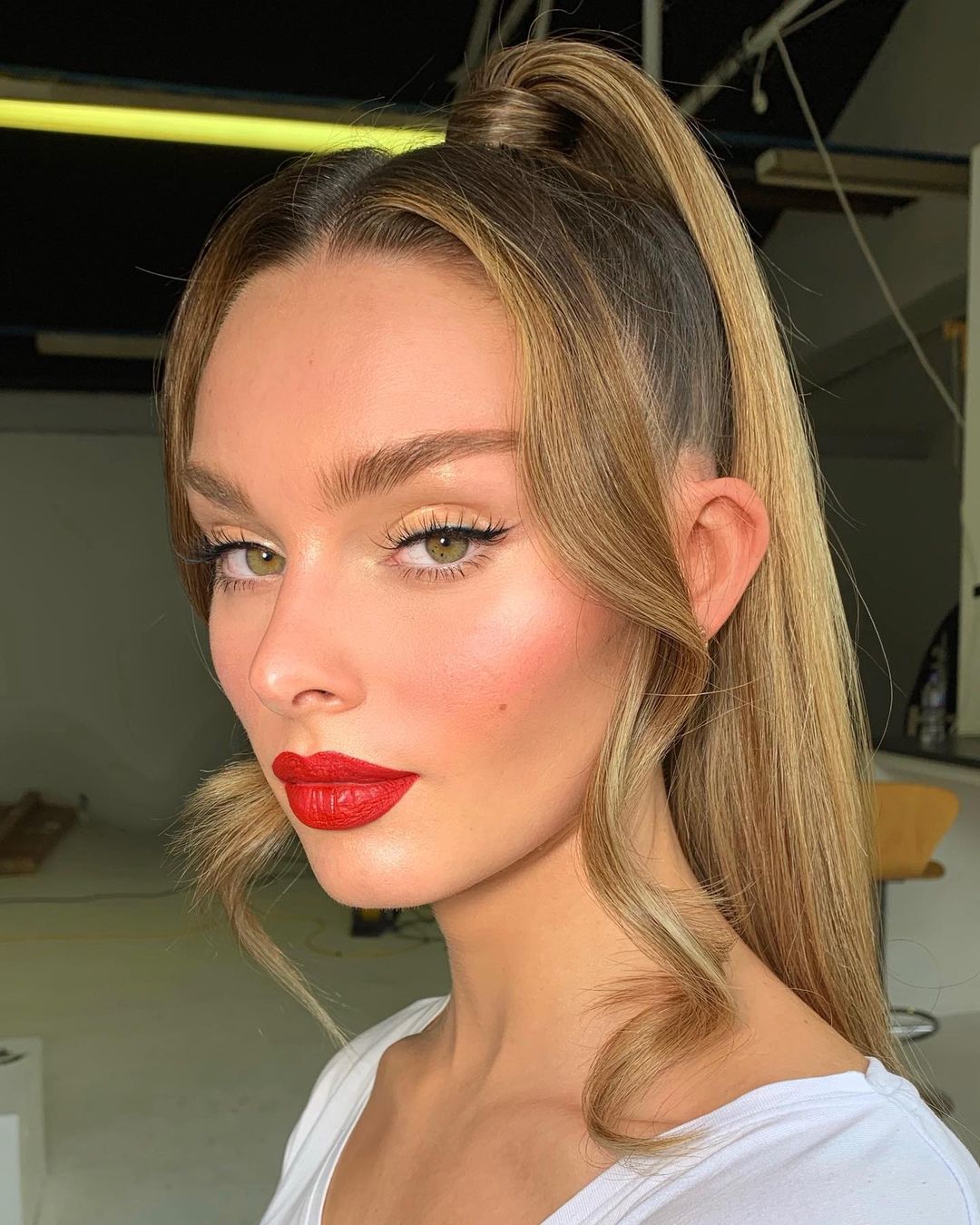 H κορυφαία make-up artist Nikki Wolff μας «παραδίδει» μαθήματα μακιγιάζ για το 2021