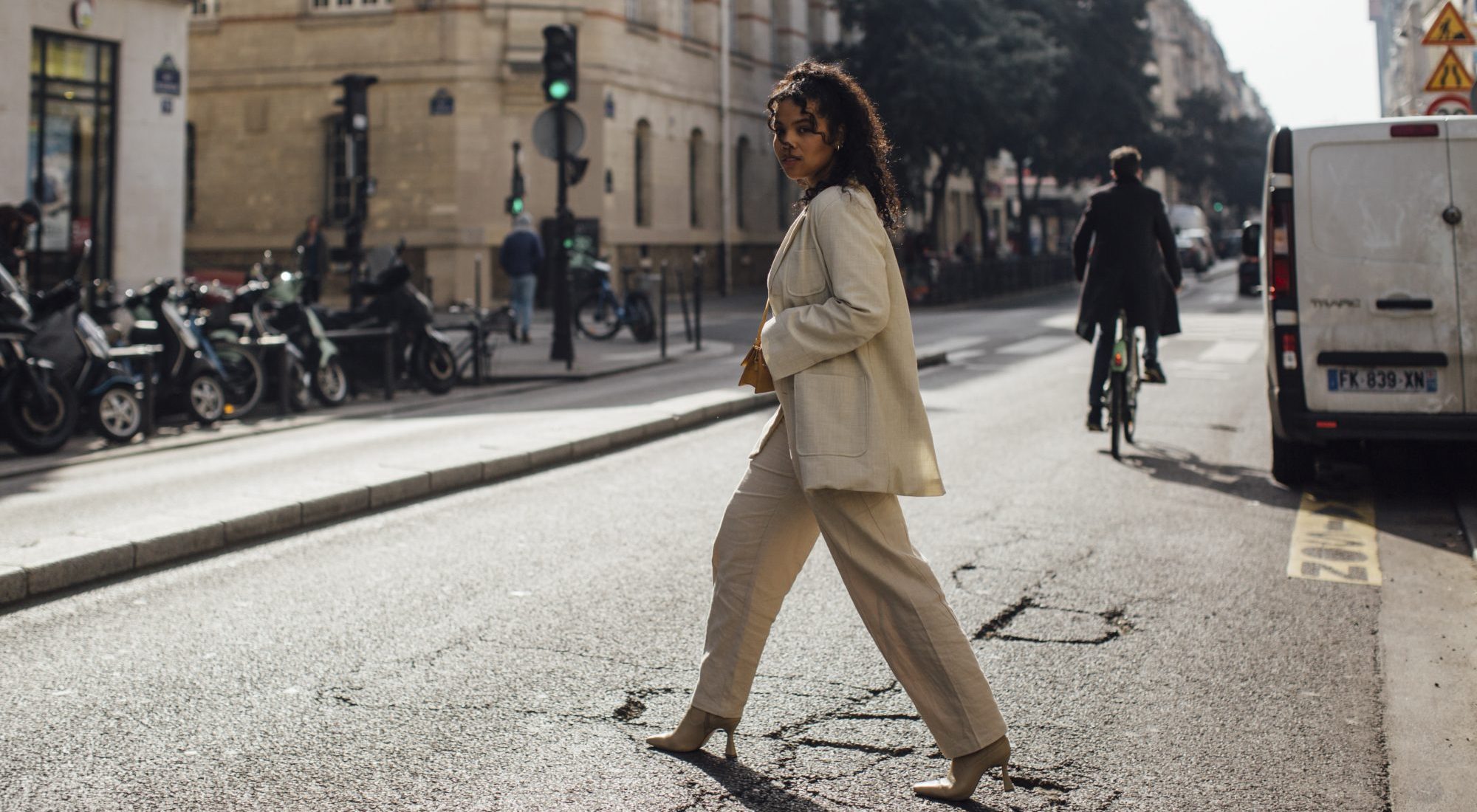 Τι φορούν τώρα οι fashionistas στην πιο στυλάτη μητρόπολη του κόσμου, το Παρίσι; (15+1 looks περιμένουν να τα αντιγράψεις!)