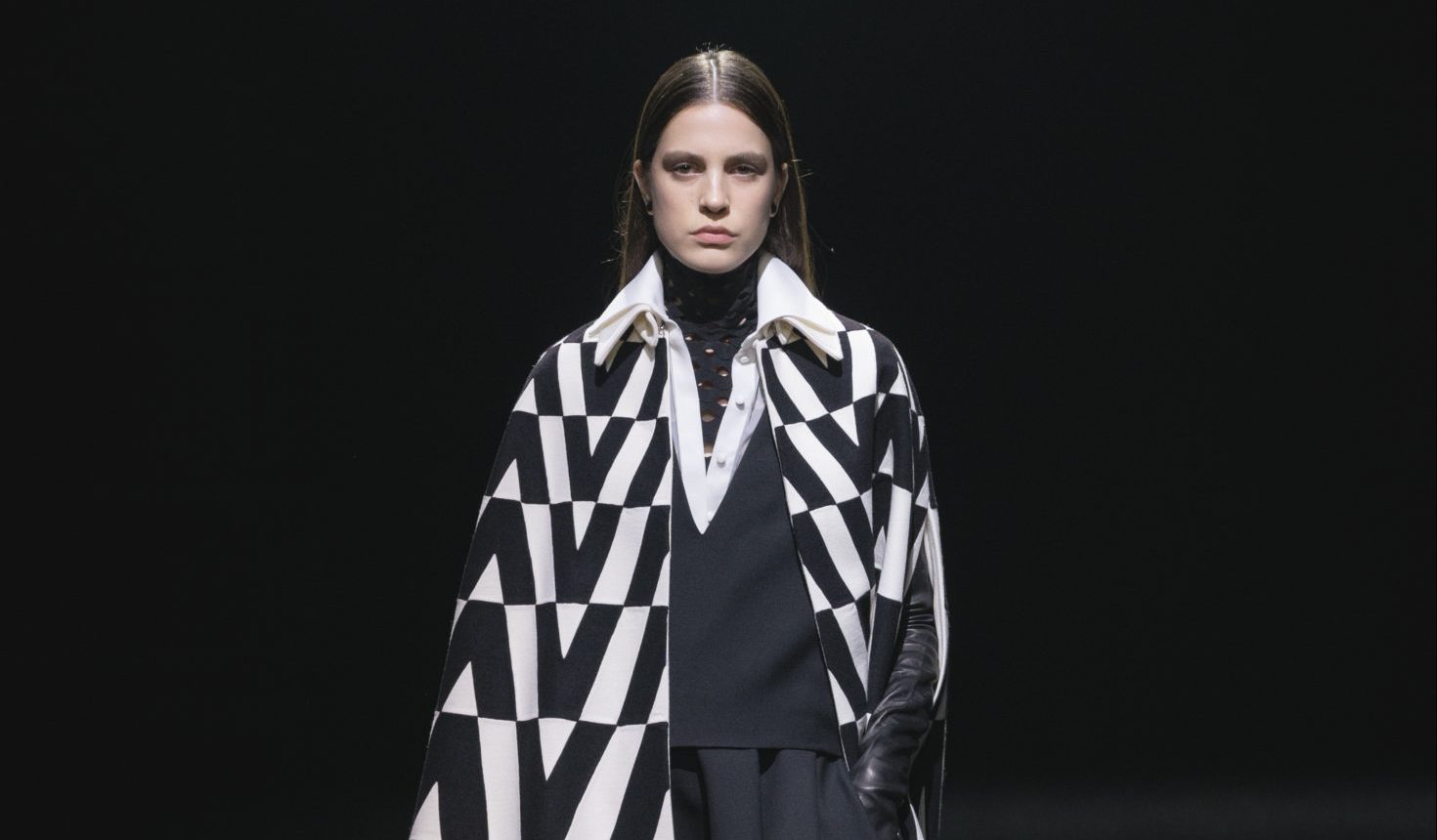 Η black & white AW21 συλλογή Valentino είναι επανάσταση #MilanFashionWeek