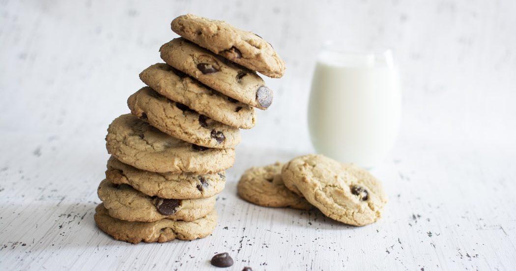 Απλή και γρήγορη συνταγή για λαχταριστά σπιτικά cookies με σοκολάτα