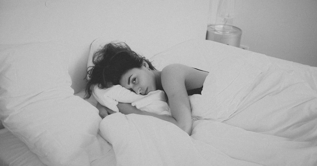 Τελικά βοηθά ή όχι το μαξιλάρι στον ύπνο; Ο ειδικός ύπνου μας απαντά στις 4 σημαντικότερες ερωτήσεις
