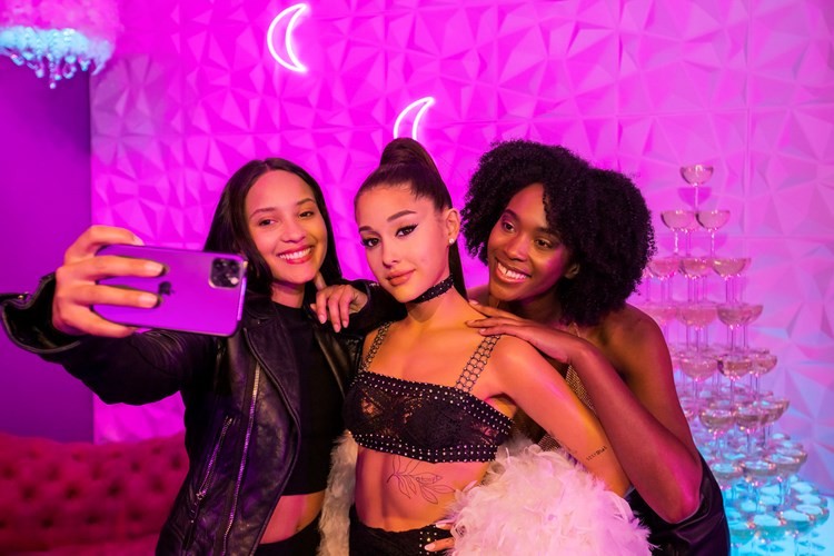 Η Ariana Grande έγινε κέρινο ομοίωμα στο Madame Tussauds στο Hollywood