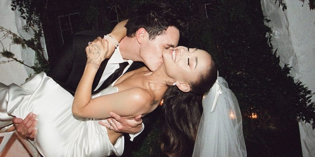 Ariana Grande: Δημοσίευσε φωτογραφίες από το μυστικό της γάμο με τον Dalton Gomez