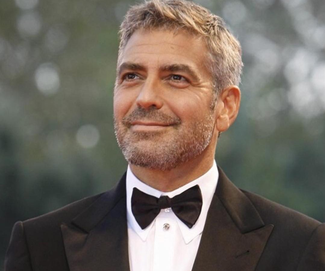 Γενέθλια για τον George Clooney: 8 πράγματα που δεν γνώριζες για εκείνον Ο Χολιγουντιανός star George Clooney γιόρτασε τα γενέθλιά του και εμείς  συγκεντρώσαμε κάποια πράγματα που ίσως να μην ήξερες για εκείνον.