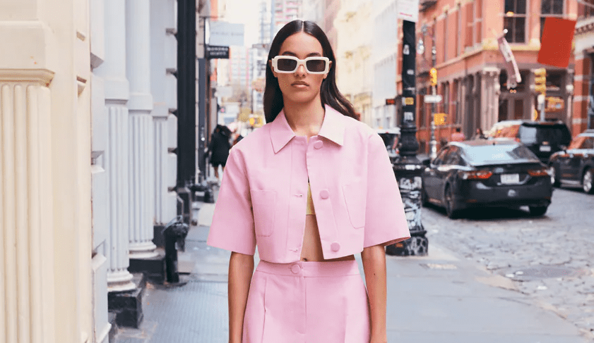 Φουλ του ροζ: 8 εκπτωτικά κομμάτια από τα Zara για girly εμφανίσεις