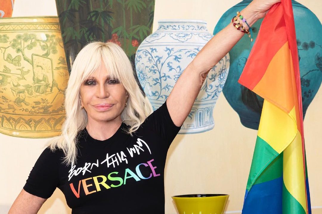Versace Χ Lady Gaga: Μια capsule συλλογή αφιερωμένη στον μήνα Pride