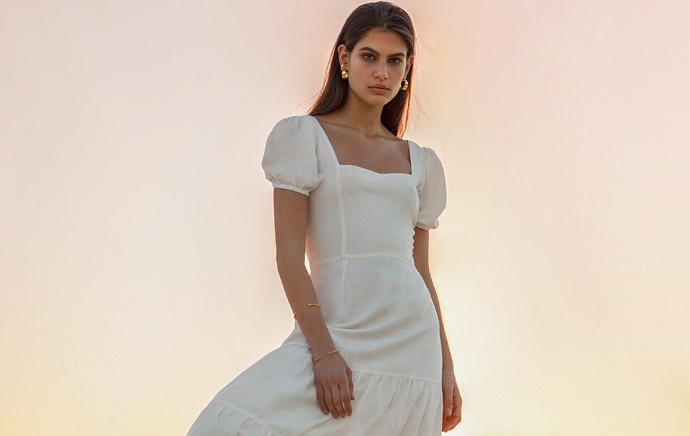 5 υπέρκομψα, λευκά φορέματα με ελληνική υπογραφή