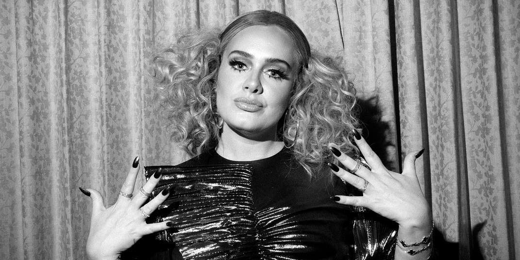 Adele: Μιλάει ανοιχτά για την μεγάλη αλλαγή στην εξωτερική της εμφάνιση Η τραγουδίστρια αποκάλυψε ότι η γυμναστική, μαζί με άλλες πρακτικές, βοήθησαν να απαλύνει το άγχος της.