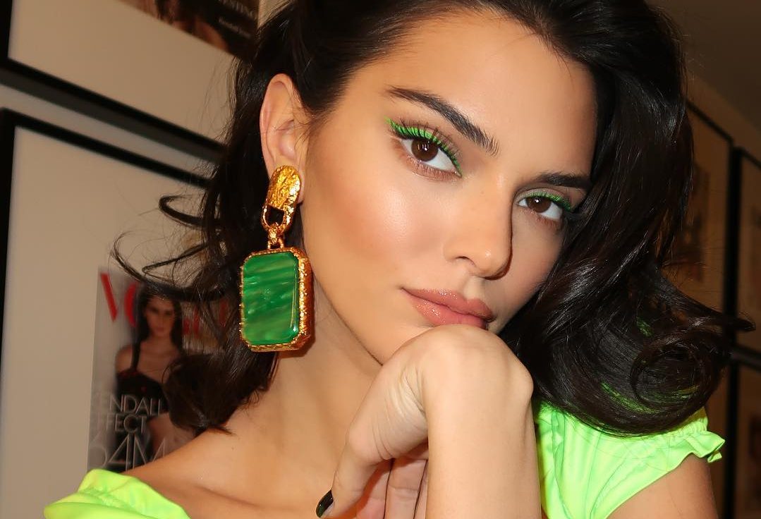 Πράσινο eyeliner: Τα beauty looks που θα σε πείσουν να το τολμήσεις στις γιορτές