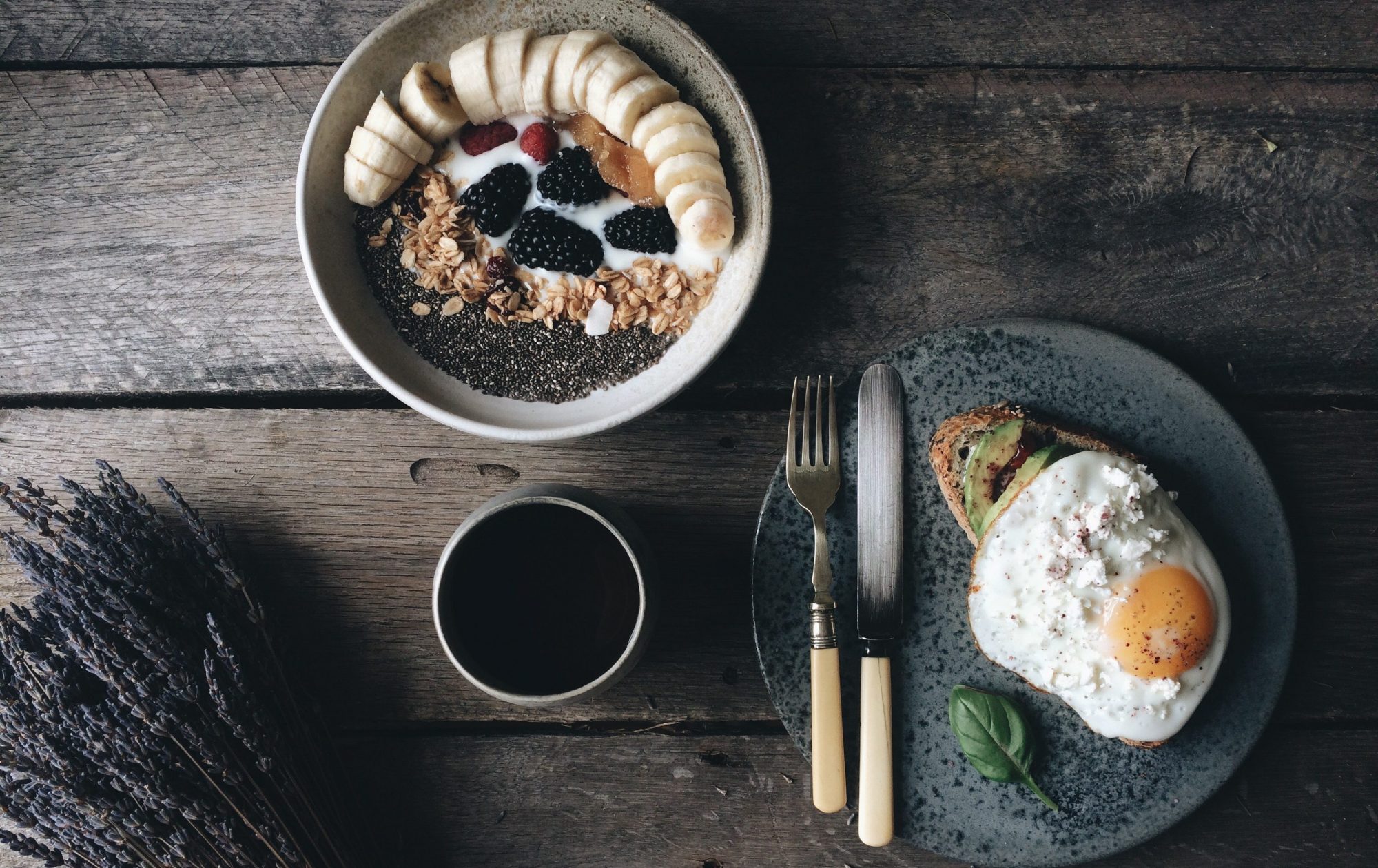 8 energy-boosting τροφές που θα σε βοηθήσουν να ξυπνήσεις το πρωί