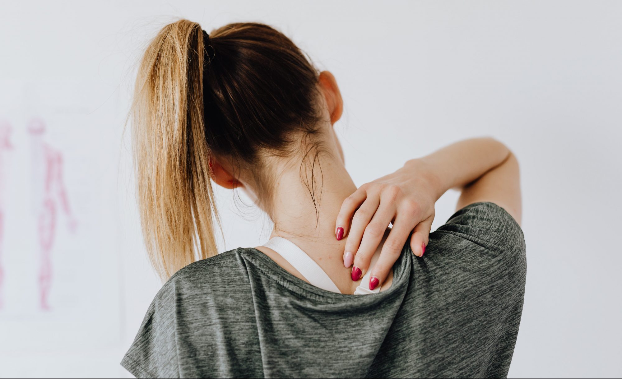 Η Νο1 άσκηση για την ανακούφιση των πόνων του αυχένα Αυτό το πρόβλημα είναι εξαιρετικά κοινό ειδικά σε όσους κάνουν καθιστική εργασία, όμως υπάρχει λύση.