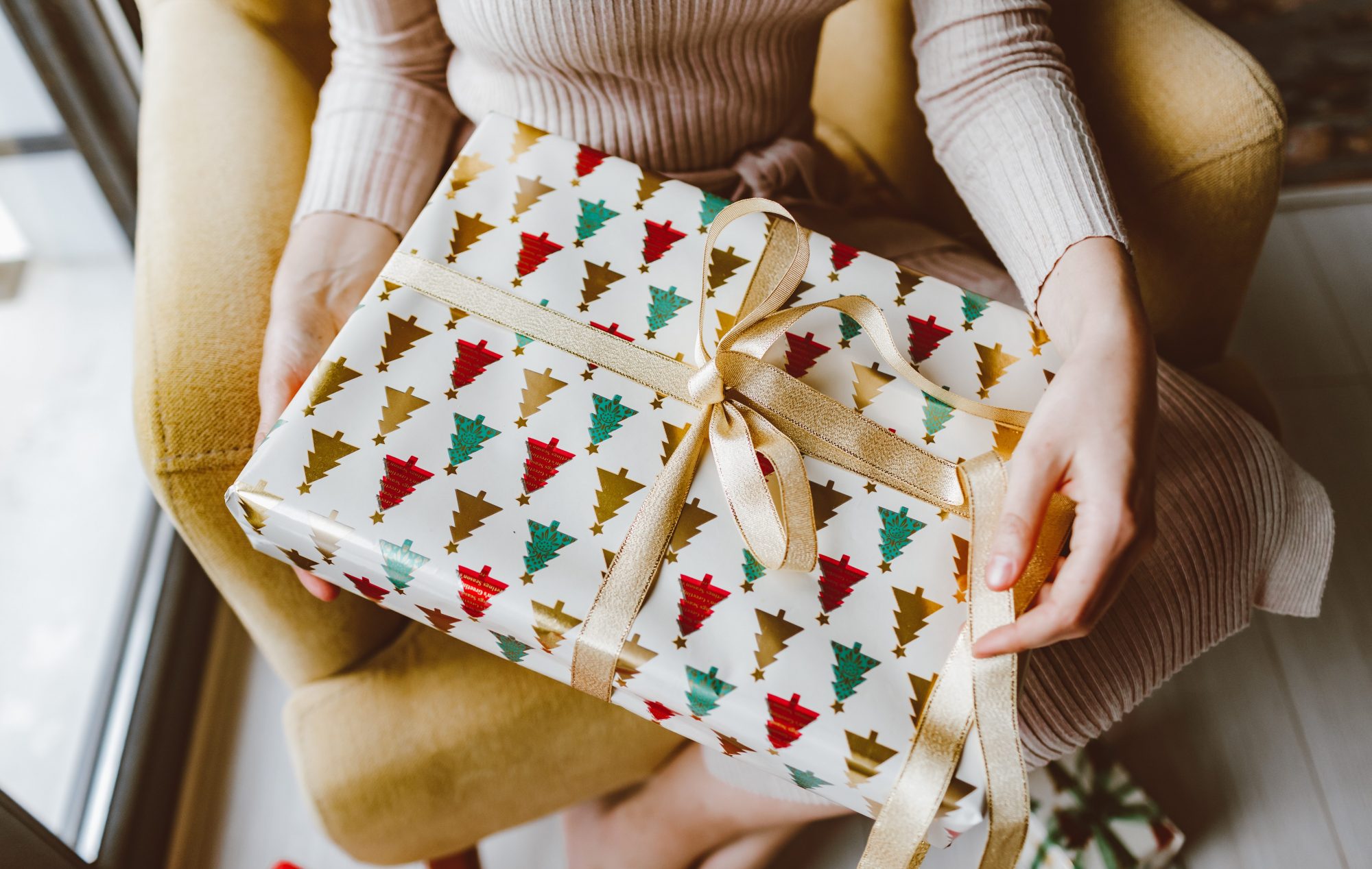 Οι πιο sustainable λύσεις για τα χριστουγεννιάτικα δώρα που δεν χρειάζεσαι