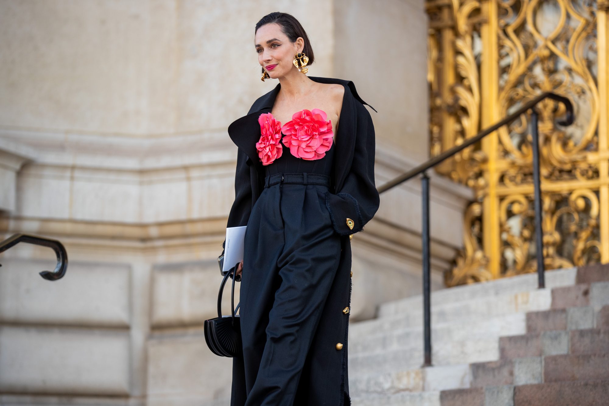 Couture Week: Το μαύρο πρωταγωνίστησε στο street style και αυτά είναι 10 looks-απόδειξη