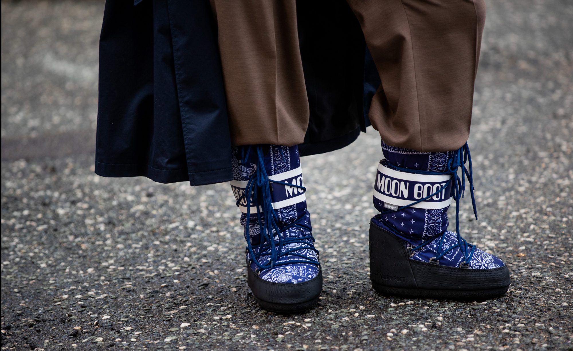 Moon boots: Πώς να φορέσεις το trend του φετινού χειμώνα ακόμα και όταν δεν χιονίζει