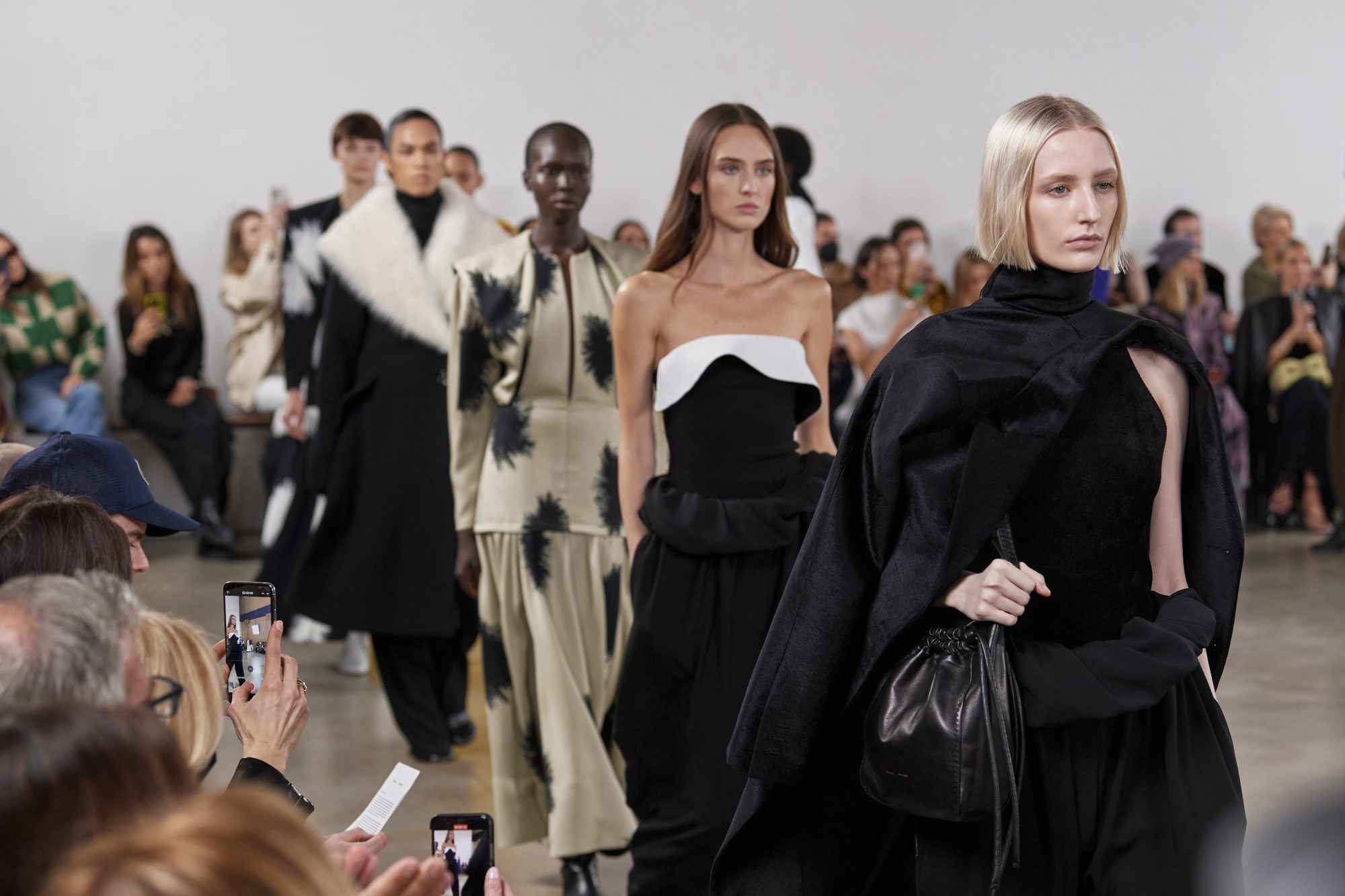 New York Fashion Week: Όλα όσα ξεχωρίσαμε στα runways της Νέας Υόρκης