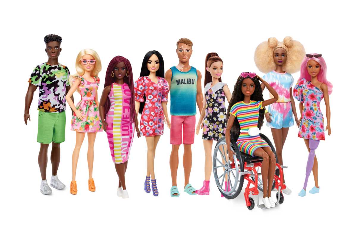 Η πρώτη Barbie κούκλα με ακουστικά βαρηκοΐας και ο Ken με λεύκη