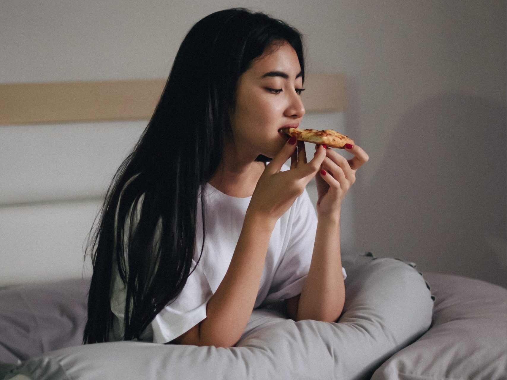 Το να τρως αυτή την ώρα της ημέρας μπορεί να σε γεράσει πιο γρήγορα, σύμφωνα με μια νέα μελέτη