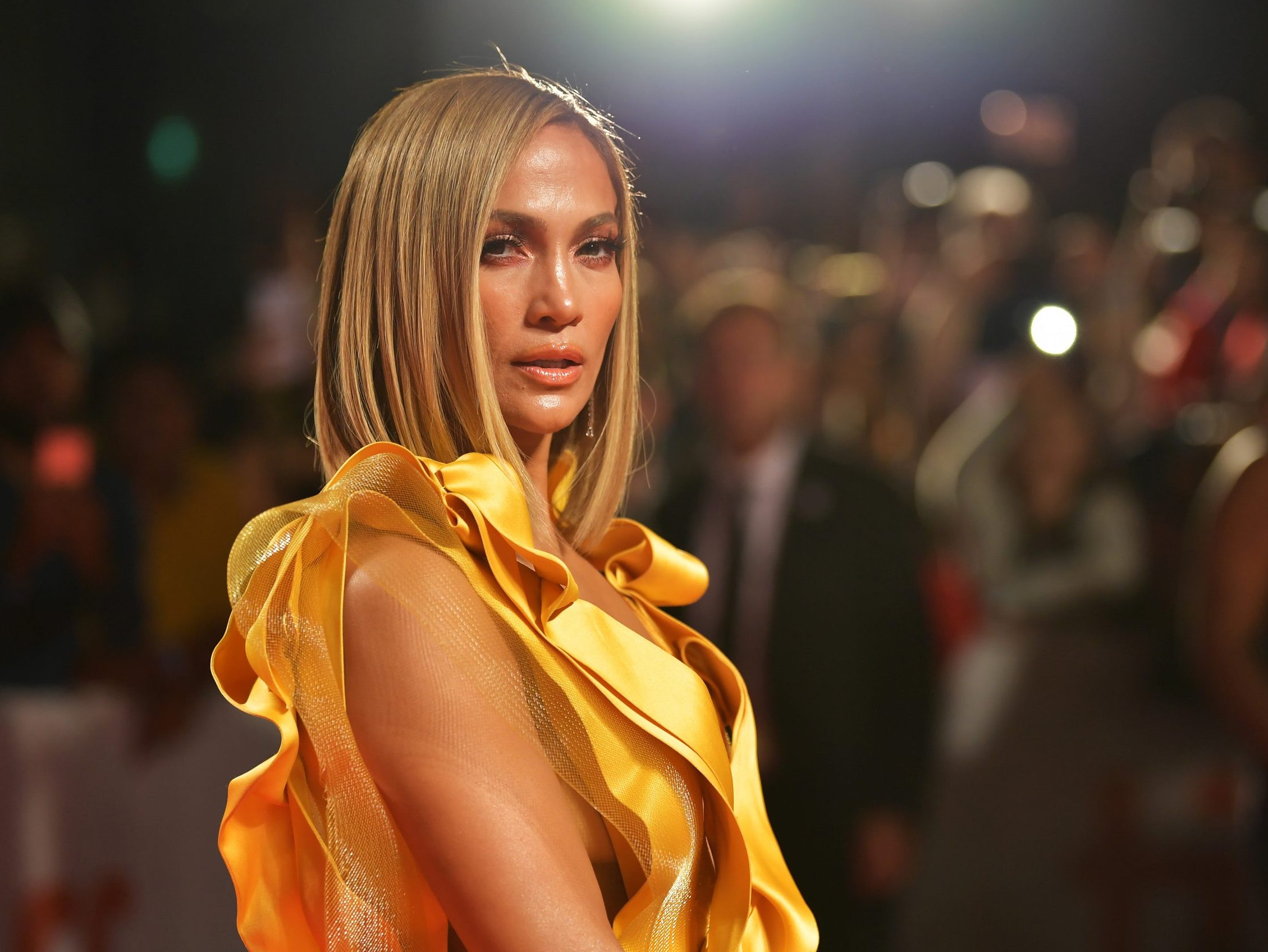 Η Jennifer Lopez έγινε 53 και είναι πιο εντυπωσιακή από ποτέ