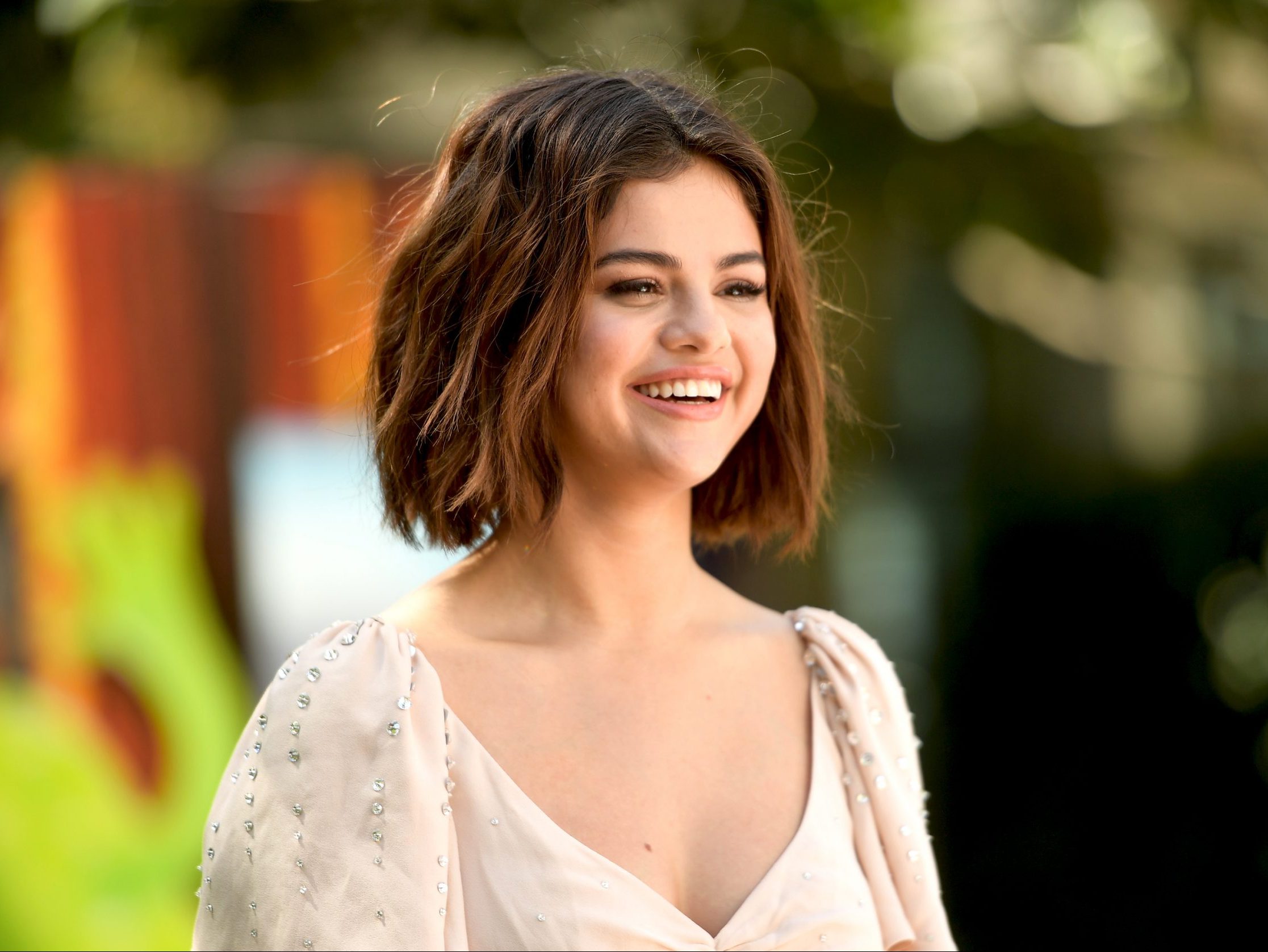 Selena Gomez: Υιοθέτησε το πιο trendy παστέλ μανικιούρ για το καλοκαίρι