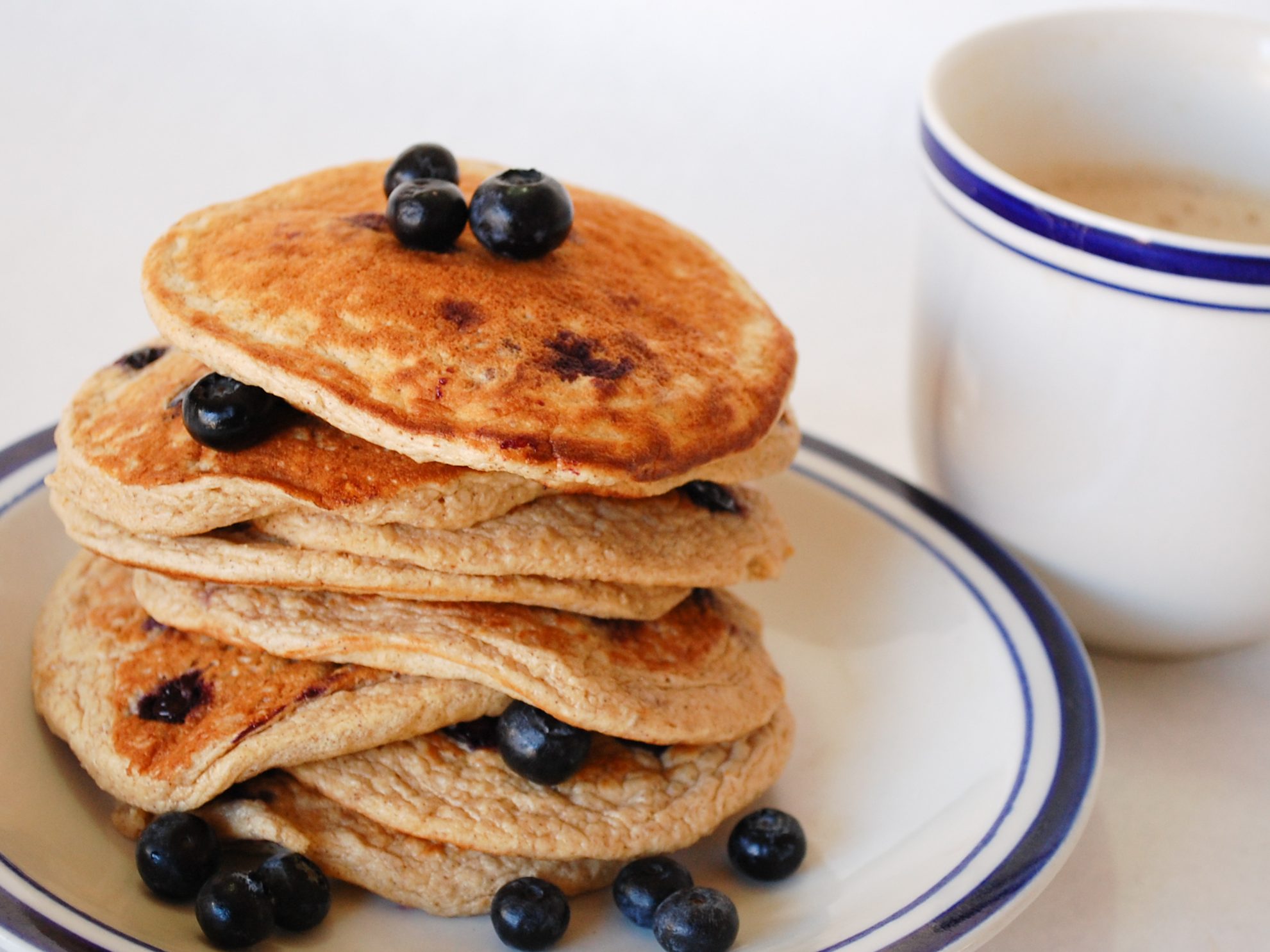 Αυτά τα viral pancakes πρωτεΐνης με 1 μόνο υλικό είναι το τέλειο post-workout snack